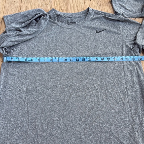 Nike Men’s DriFit Legend Long Sleeve T-Shirt - Picture 8 of 9
